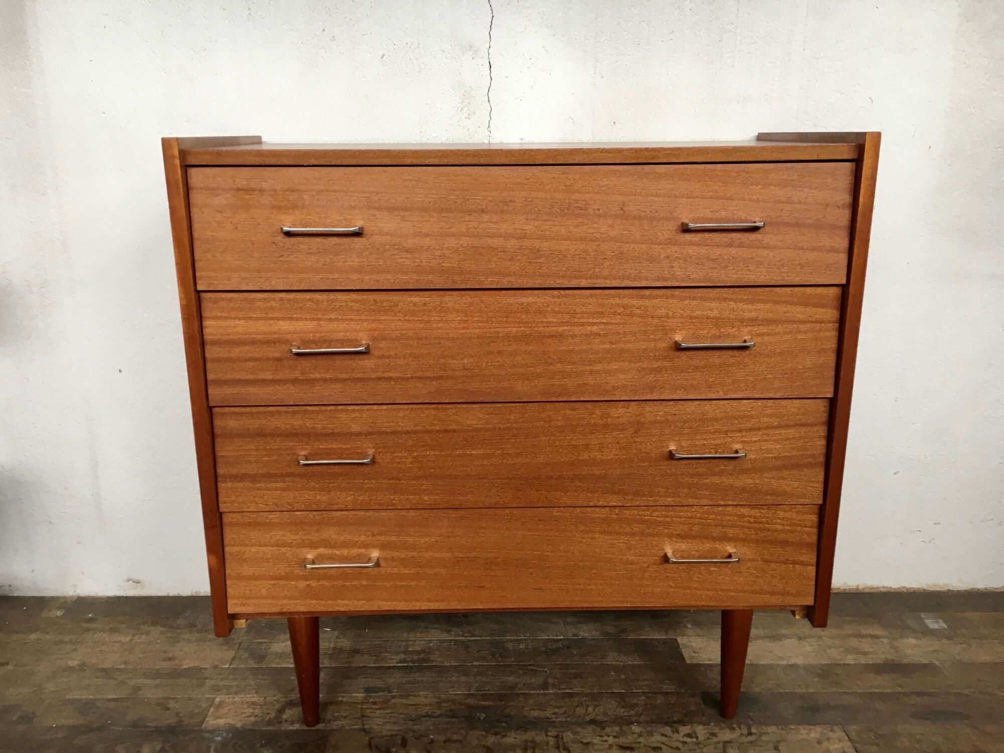 Commode chiffonnier teck vintage pieds fuseaux 1950 60