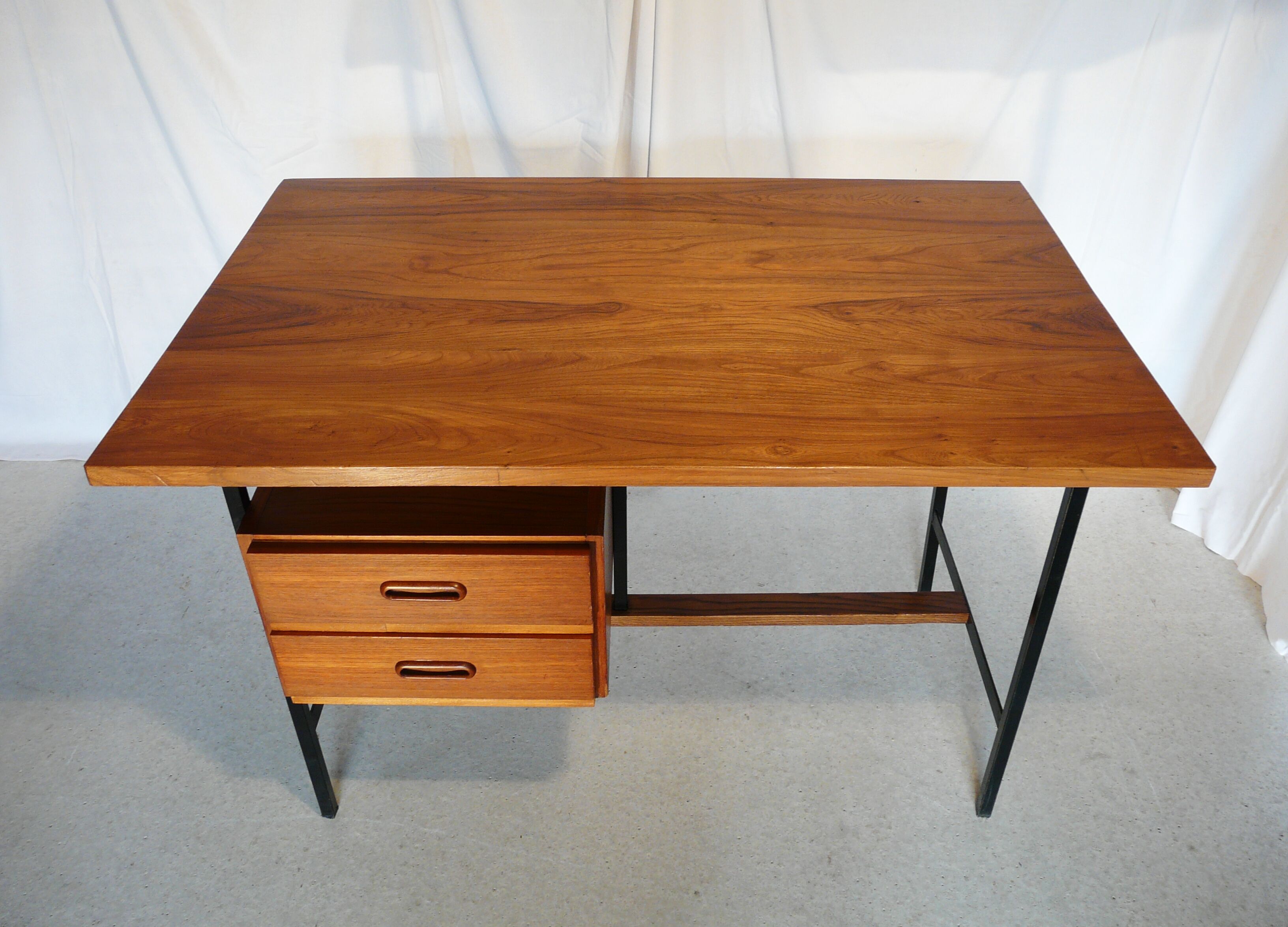 Modernist vintage desk in wood and black lace-up steel