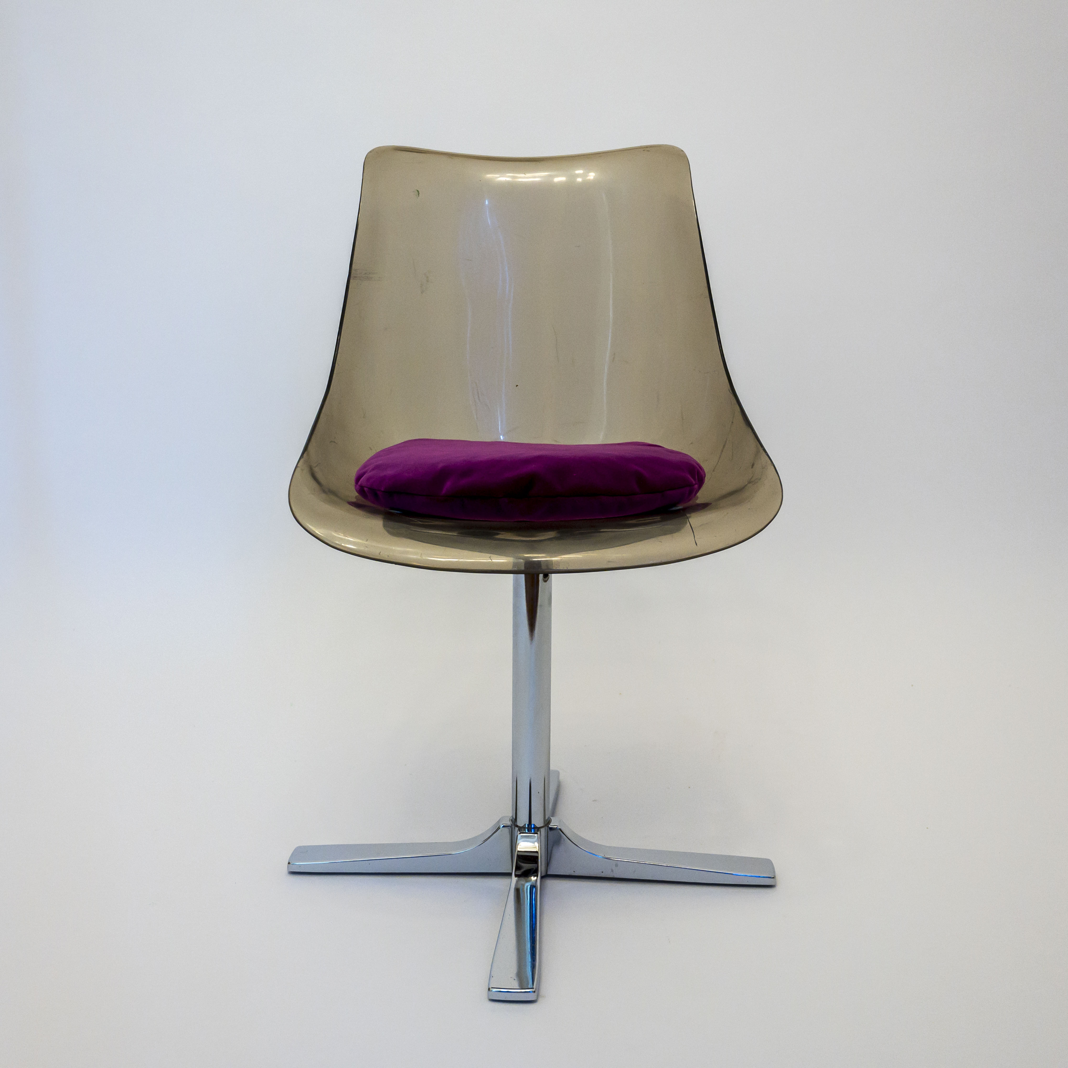 Couple of tulip chairs in plexiglas