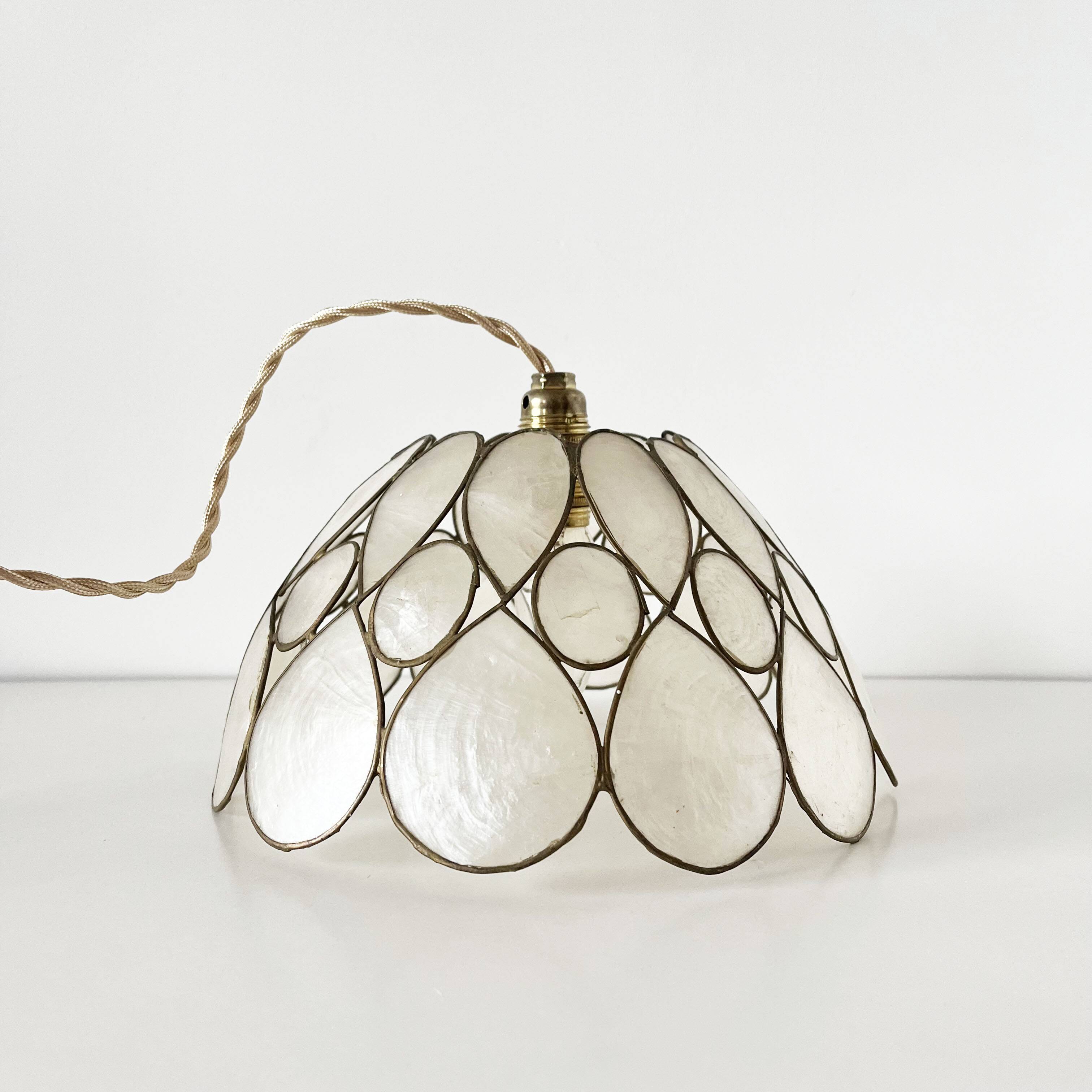 Mother-of-pearl petal pendant lamp