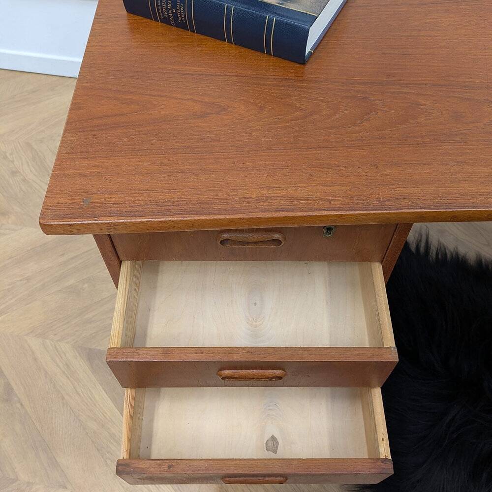Vintage Scandinavian desk from the 1960s in teak.