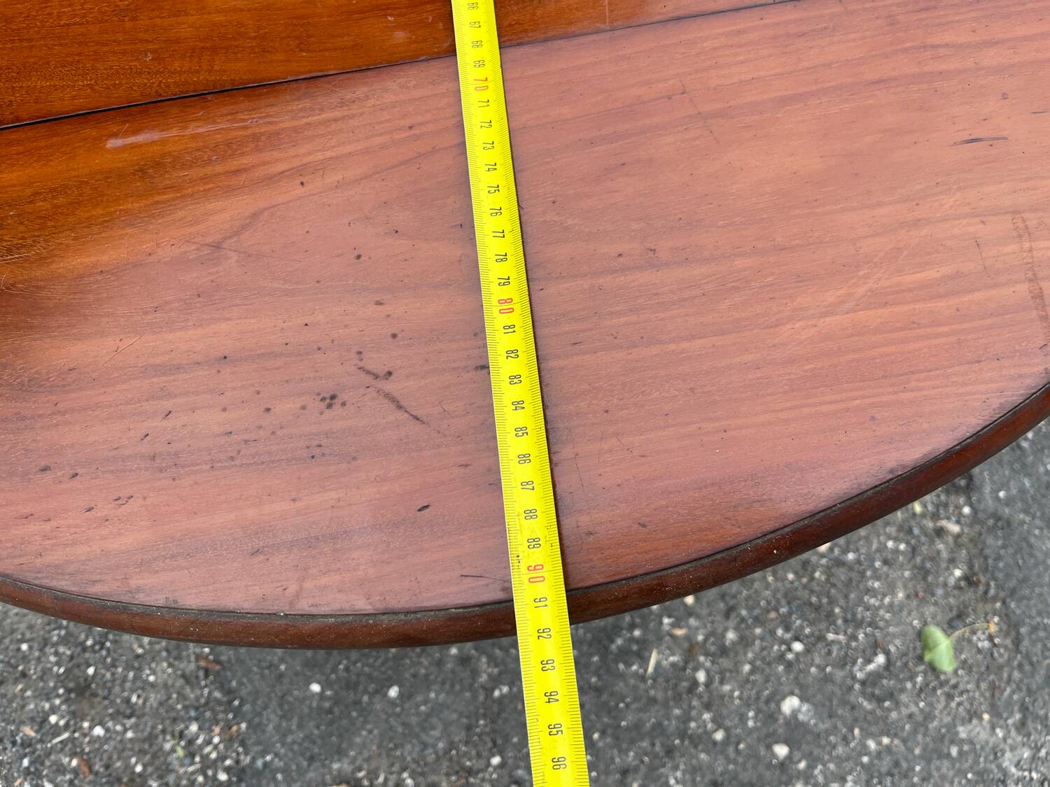 Antique round mahogany table, turned and fluted legs