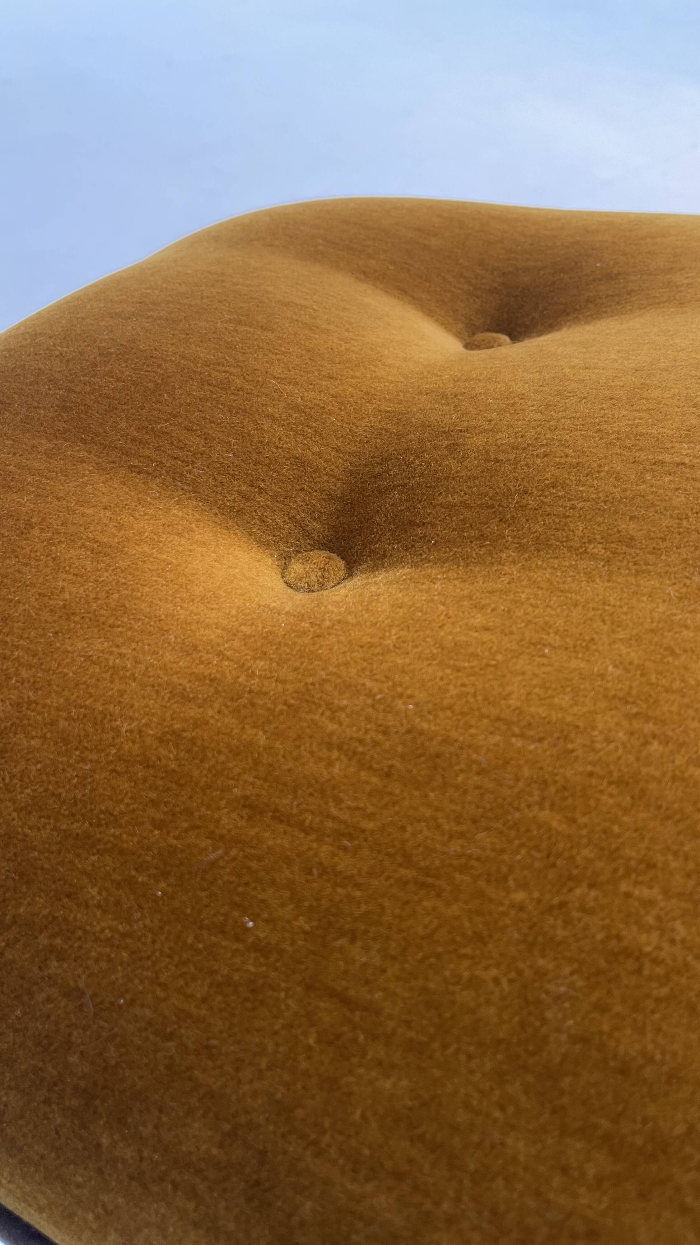 Little tubular lounge chair in rusty amber velvet