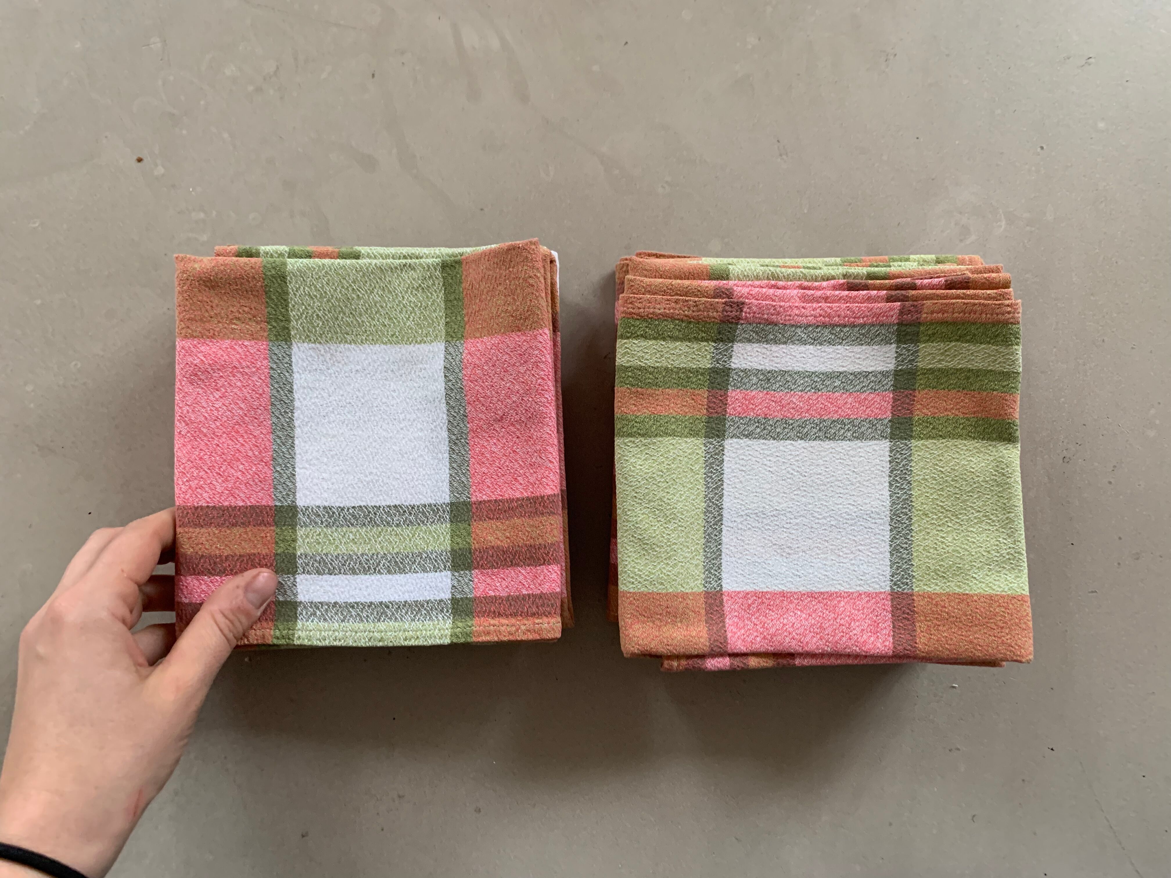Lot 12 serviettes et nappe ancienne