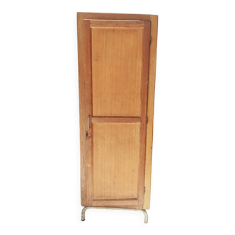 Cloakroom cabinet