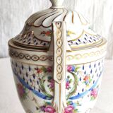 Vase couvert en porcelaine de Sèvres
