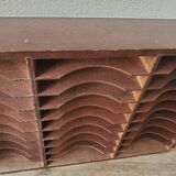 Compartmented wooden shelf