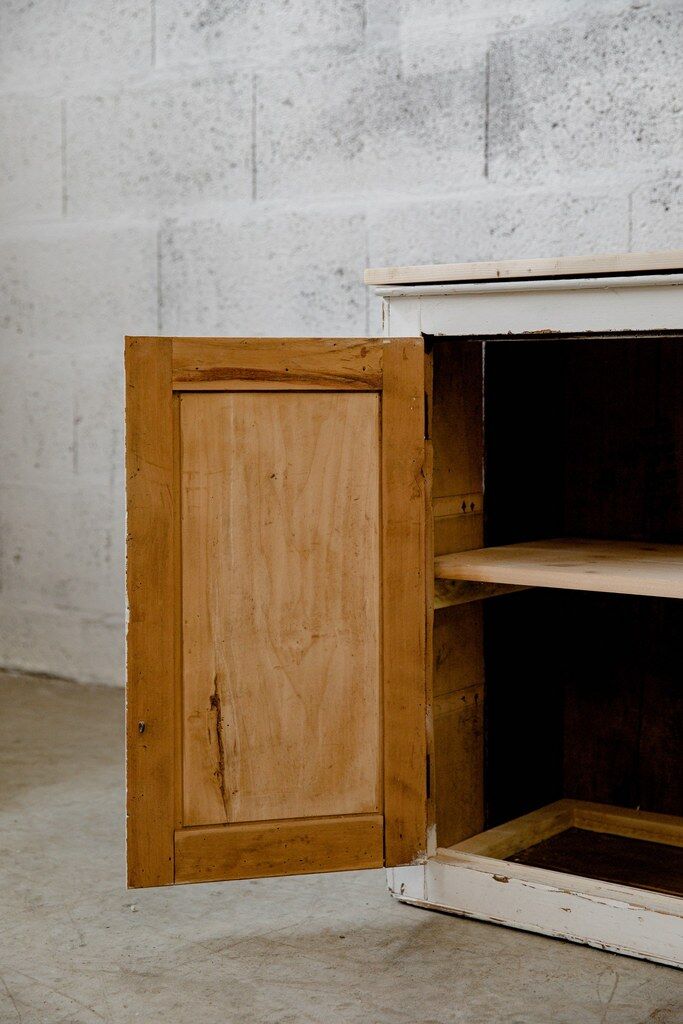 Furniture low white, top fir double door