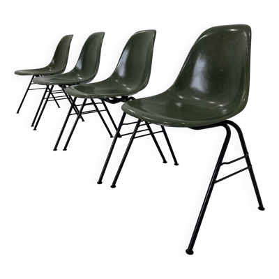 Chaises empilables DSS en fibre de verre par Ray & Charles Eames pour Herman Miller, 19