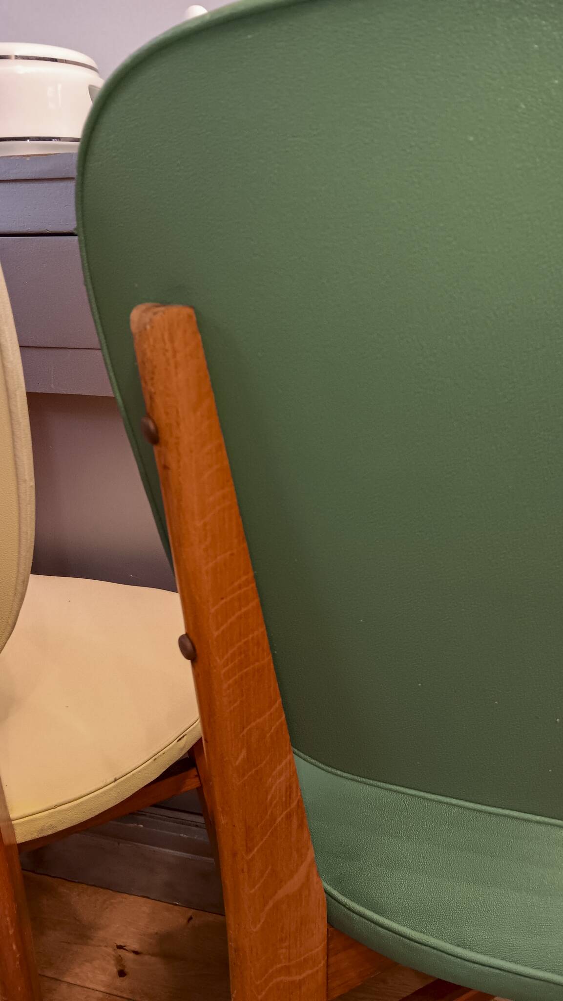 6 vintage chairs from the 50s/60s, wooden structure and skai covering.