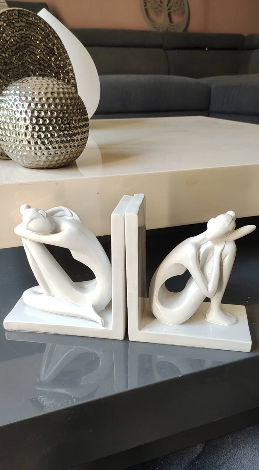 Paire de serre-livres figurines féminines