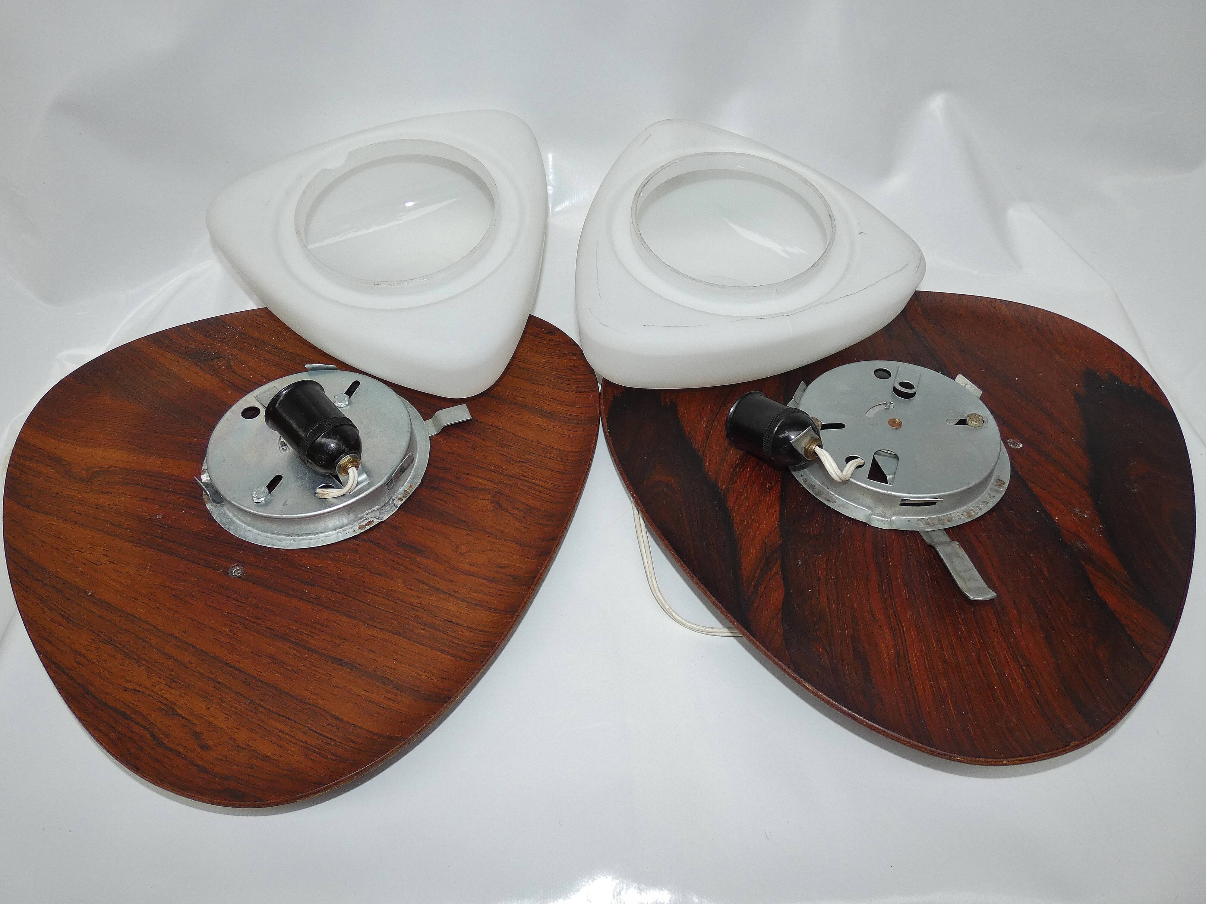 Reggiani, pair of vintage sconces opaline blanche palissandre, 1950, italy