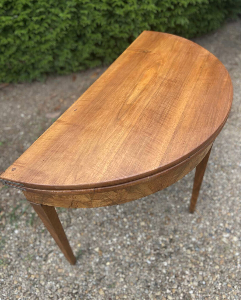 Antique table in folding round walnut