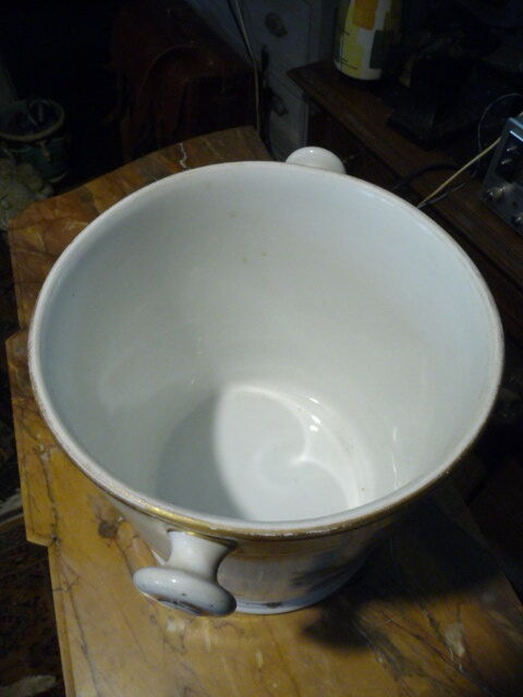 Paris porcelain pot cache