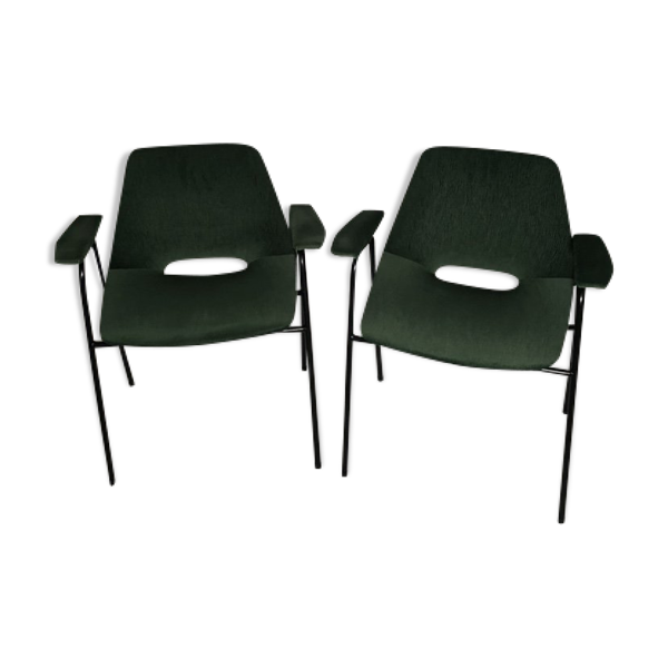 Paire de fauteuils "Tonneau" par Pierre Guariche