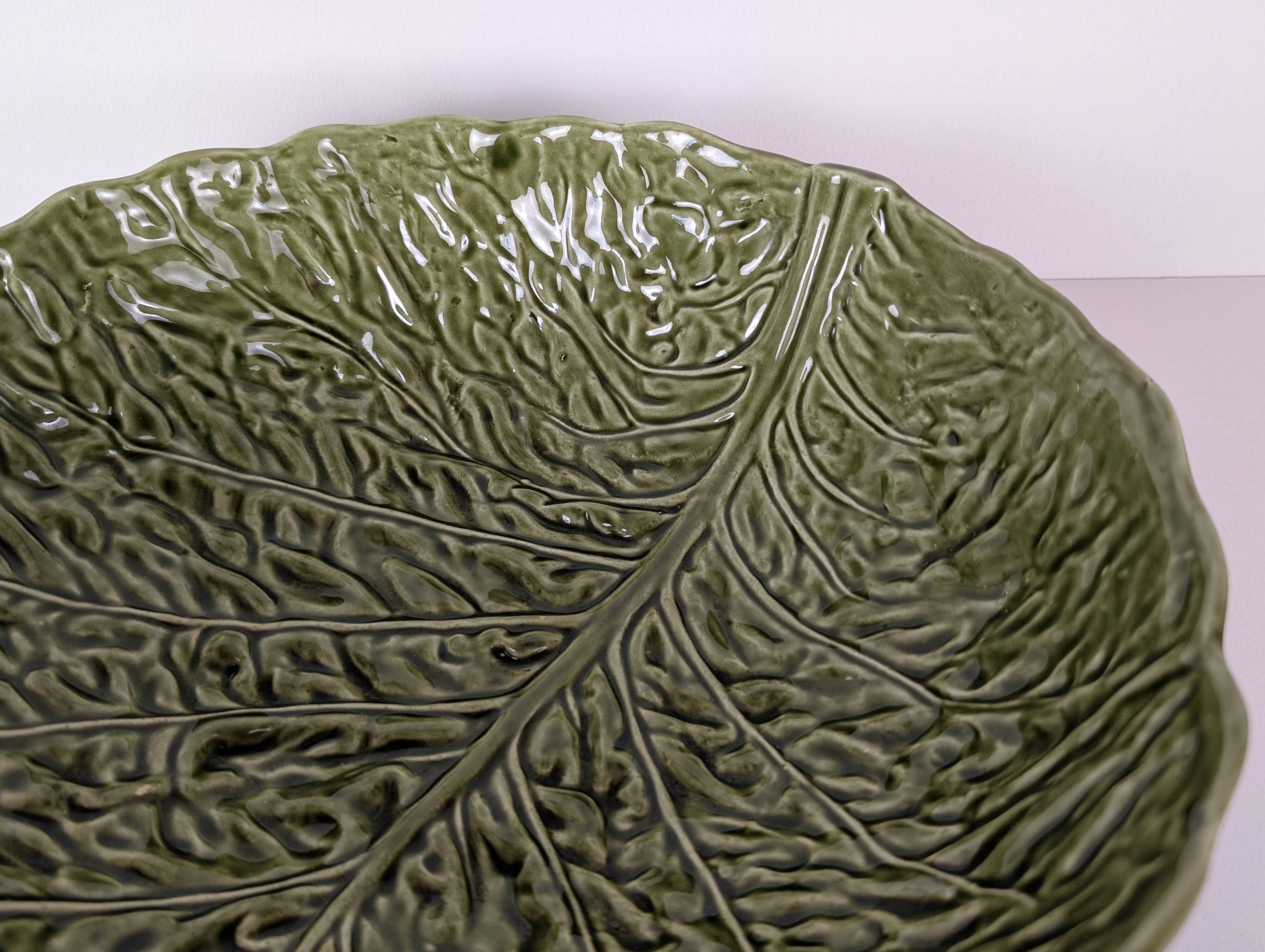 Cabbage leaf salad bowl