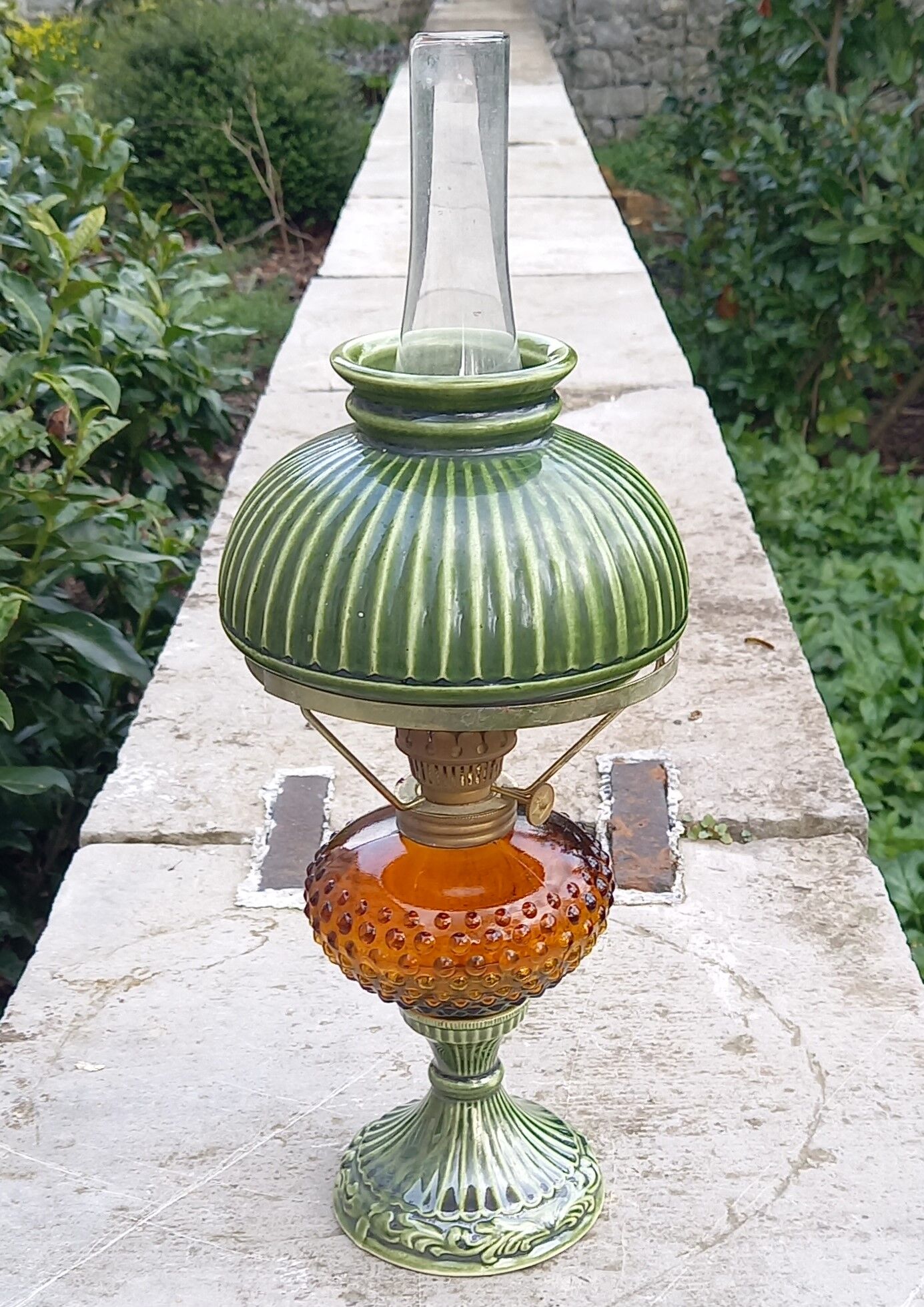 Oil lamp or quinquet in porcelain and glass
