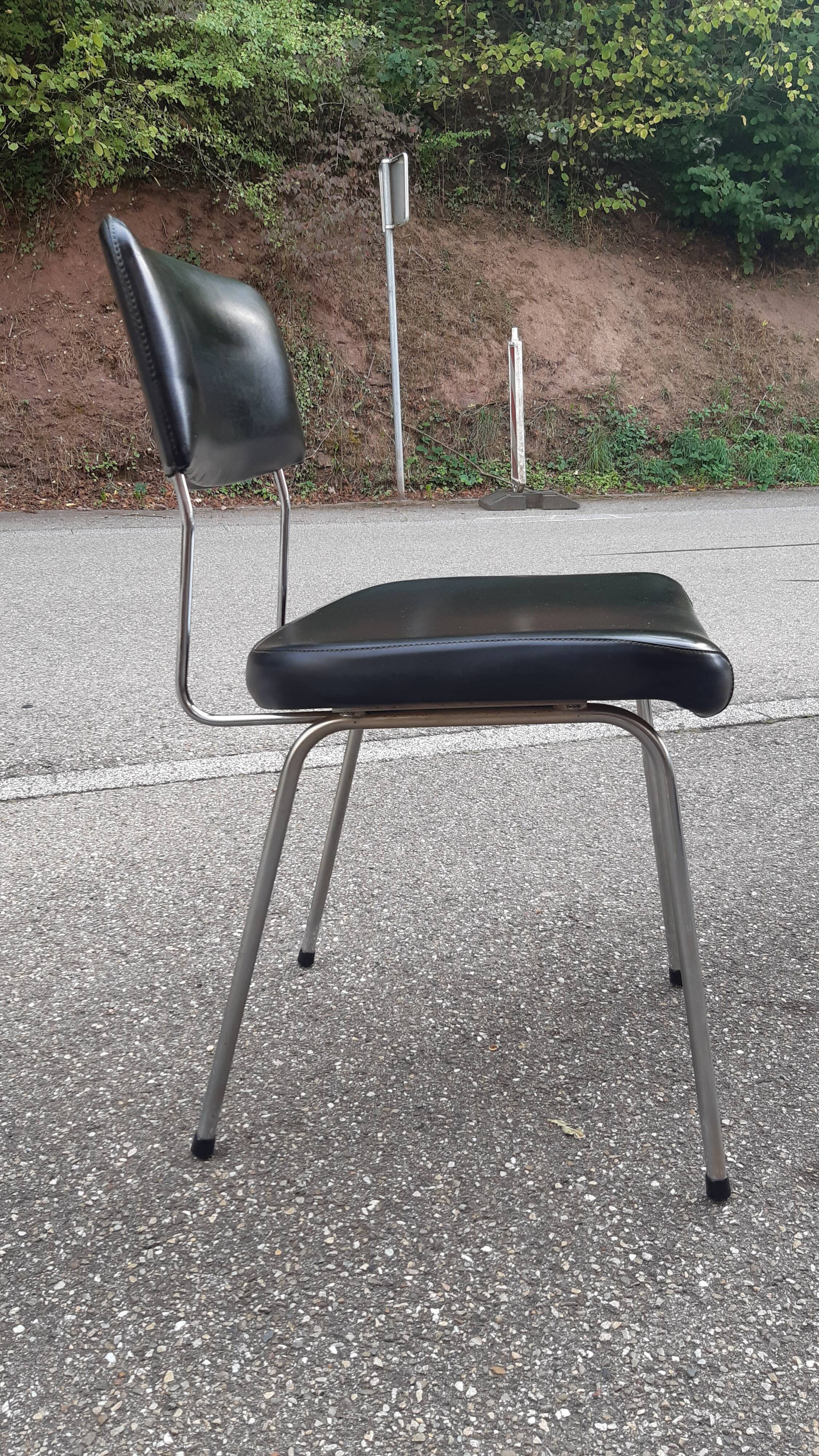 2 vintage office chairs 1970