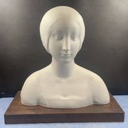 Grand Buste Biscuit de porcelaine - Limoges - XXè - 40 cm sans le socle