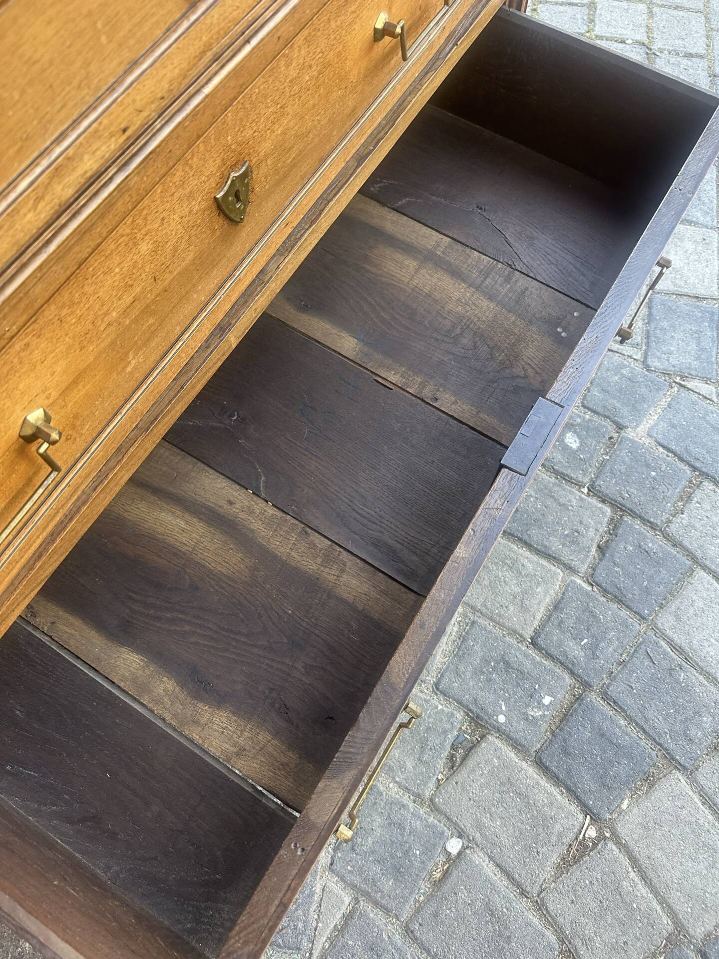 Antique chest of drawers with 3 drawers in Louis XVI style