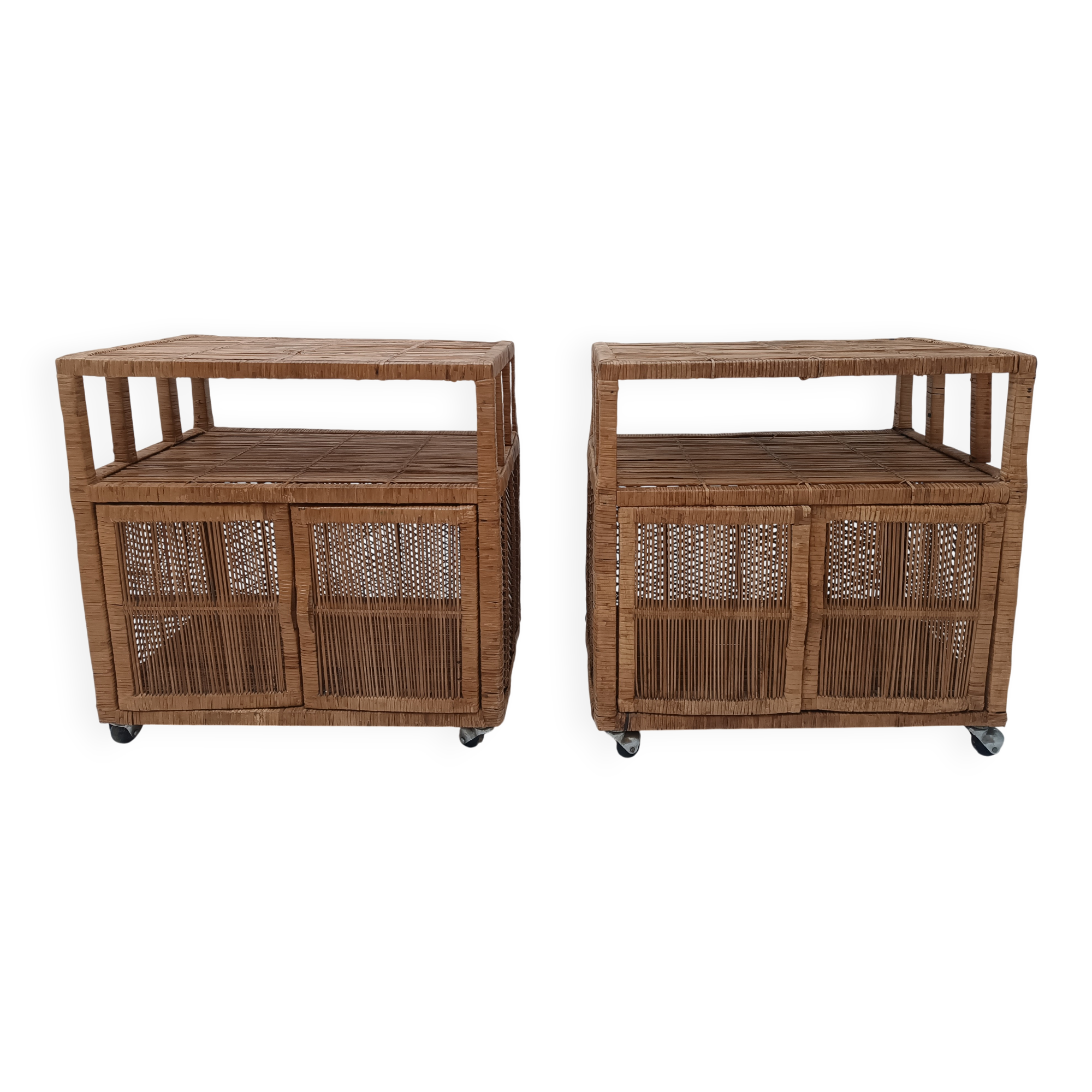 Paire de buffets en rotin vintage (Buri ) sur roulettes