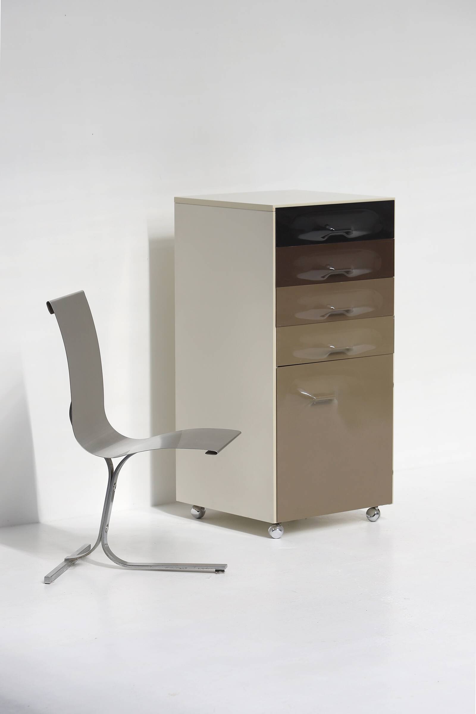 Raymond Loewy trolley cabinet Liquor Bar Df2000