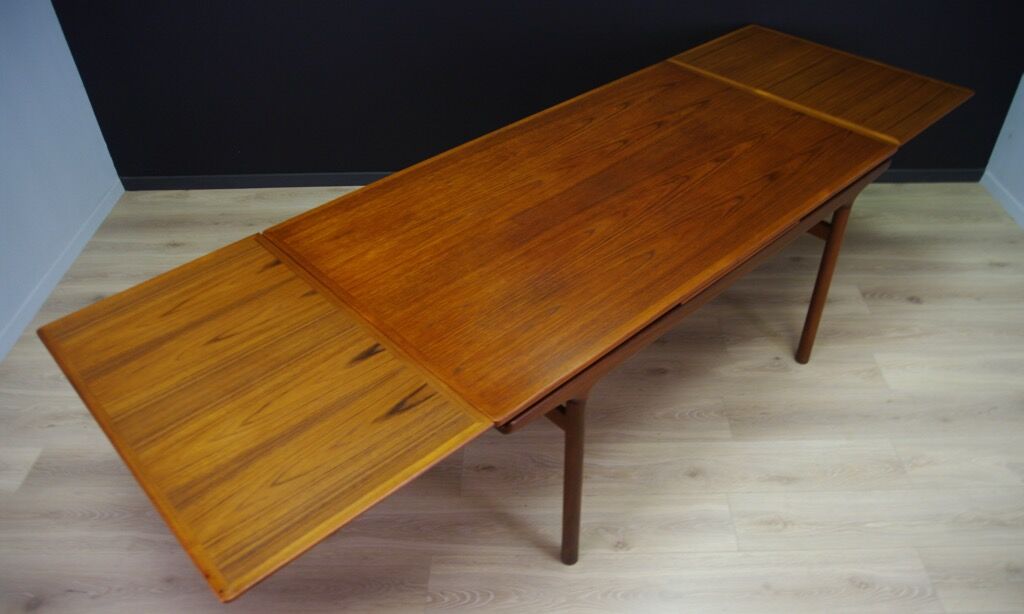 Johannes Andersen dining table classic teak
