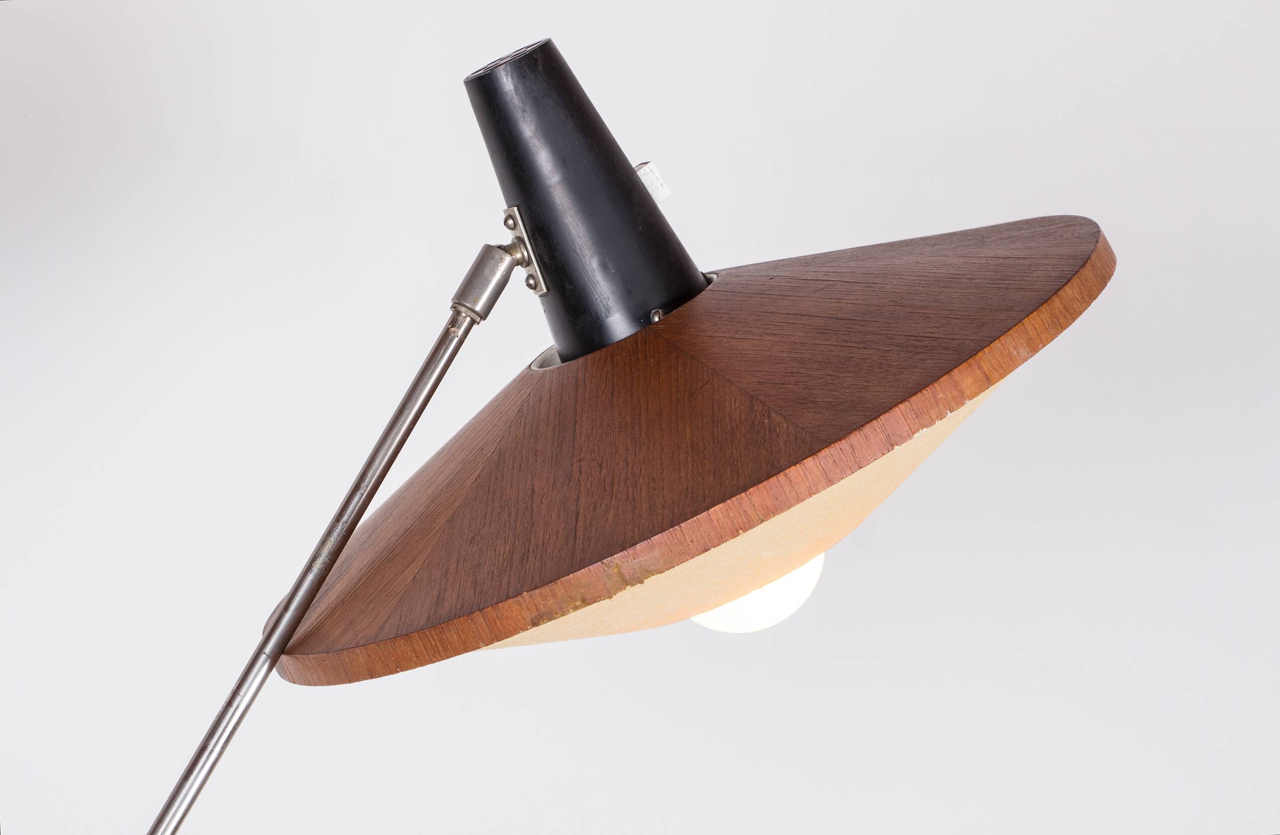 Large tilting floor lamp in steel and teak by Georges Frydman 1960.