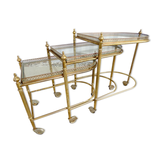 Rolling desserts in trundle table