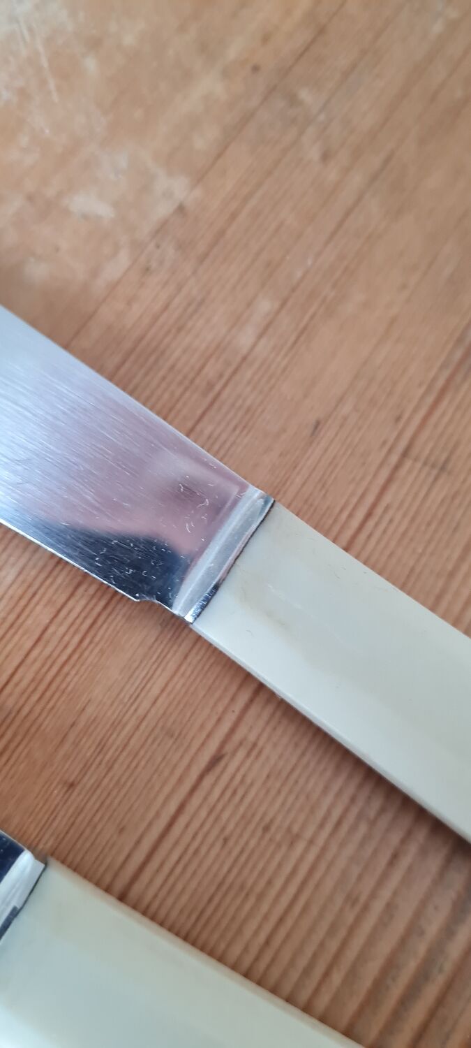 Set of 12 Bakelite knives