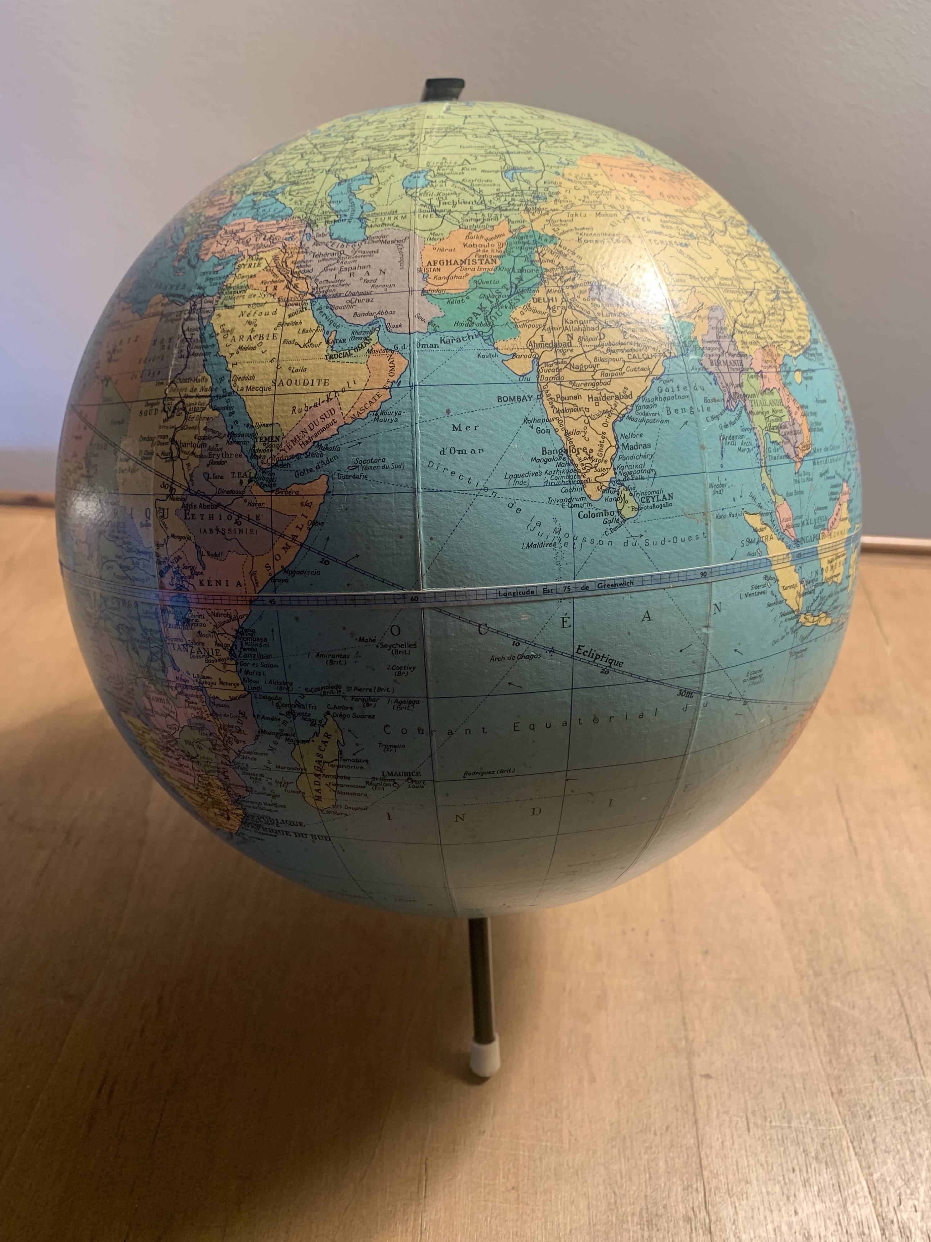 World Map, Globe Taride maps of 1969