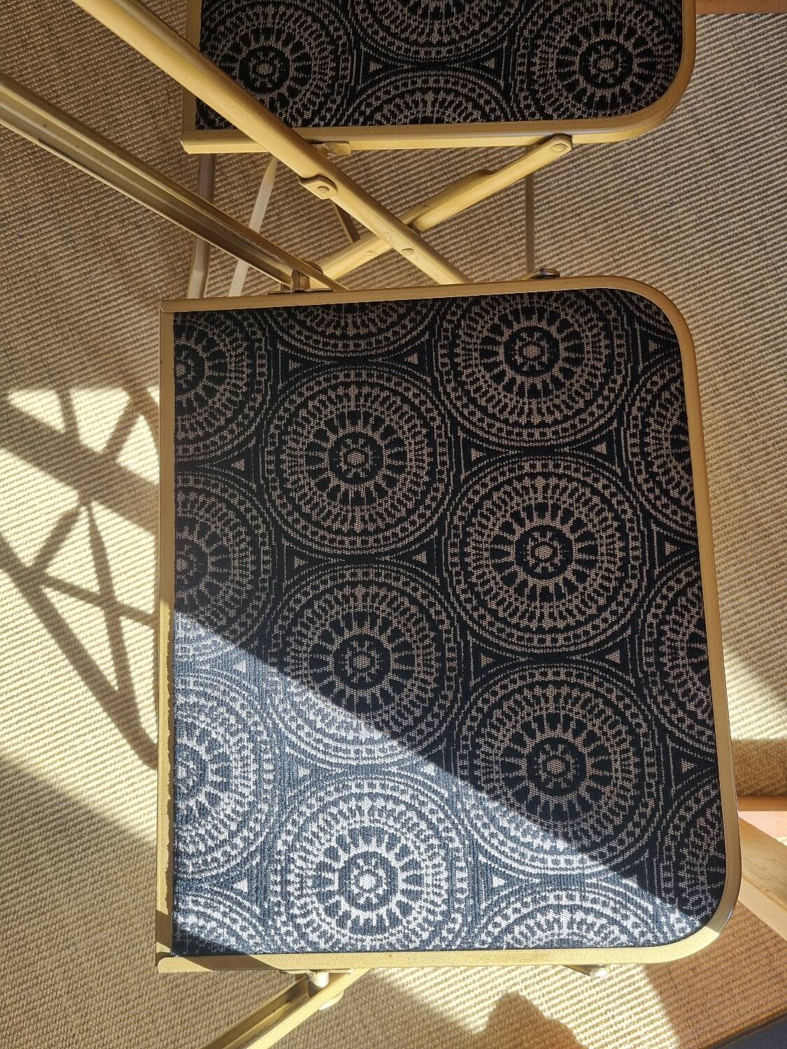 Set of 2 folding chairs in velvet and gold metal