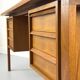 Bureau en teck du milieu du siècle par Svend Åge Madsen pour Sigurd Hansen, années 1960.