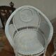 Paire de fauteuils blancs en rotin