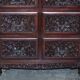 Paire de commodes vintage en bois dur sculpté
