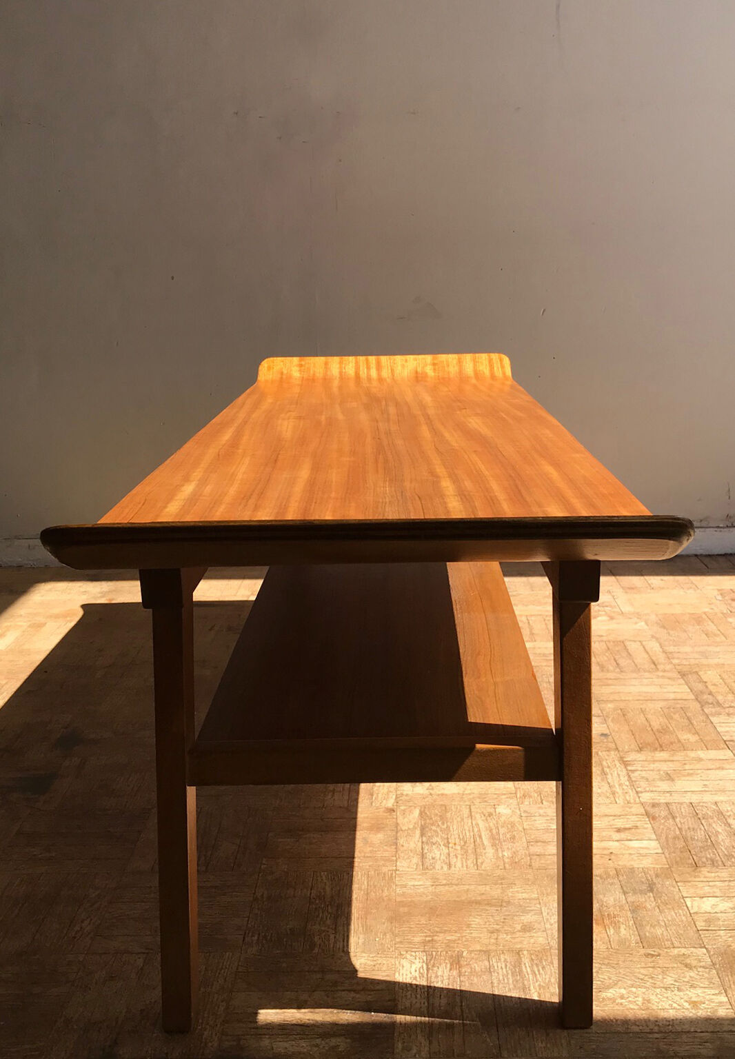 Table basse en teck clair, années 1960