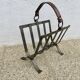 Porte revue en acier brut et cuir, dans le style de Jacques Adnet