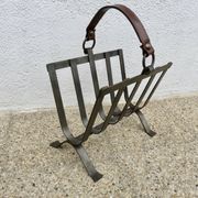 Porte revue en acier brut et cuir, dans le style de Jacques Adnet