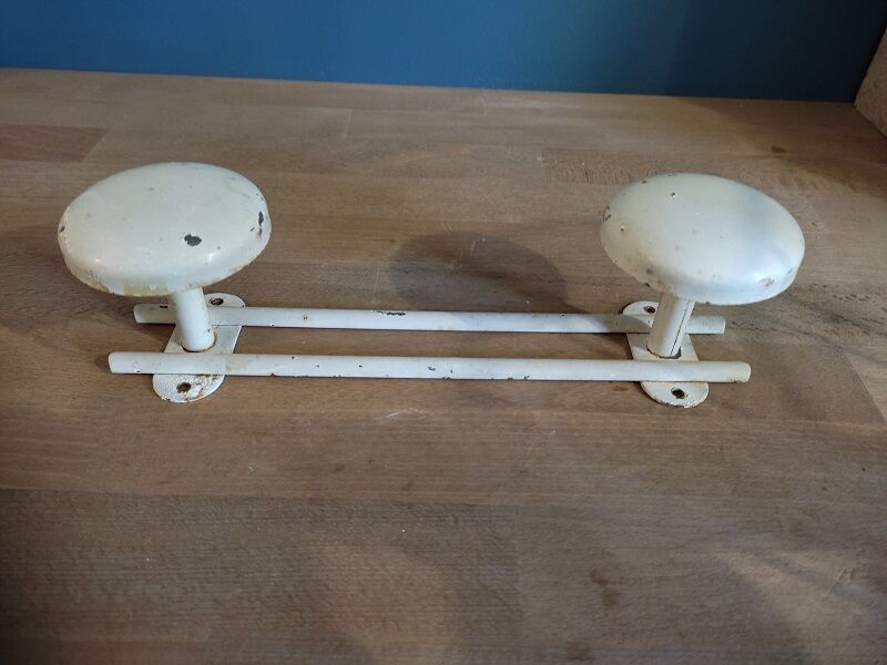 Coat rack 2 hooks white patinated metal
