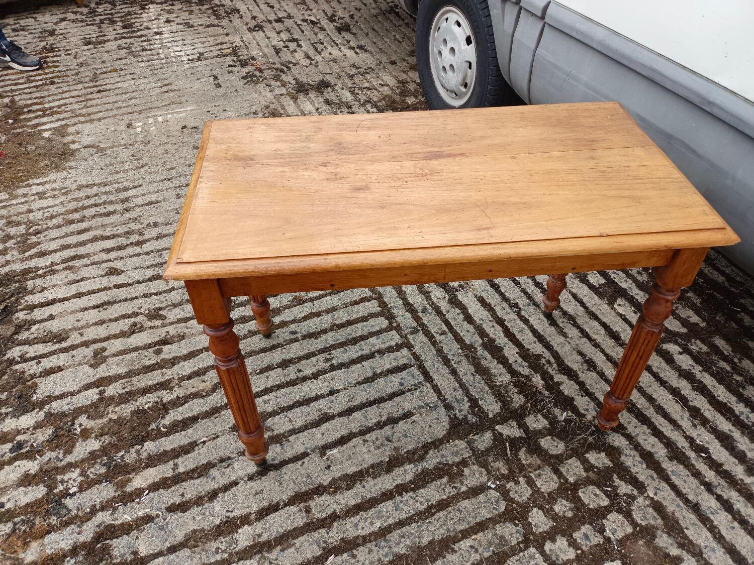 Table bureau