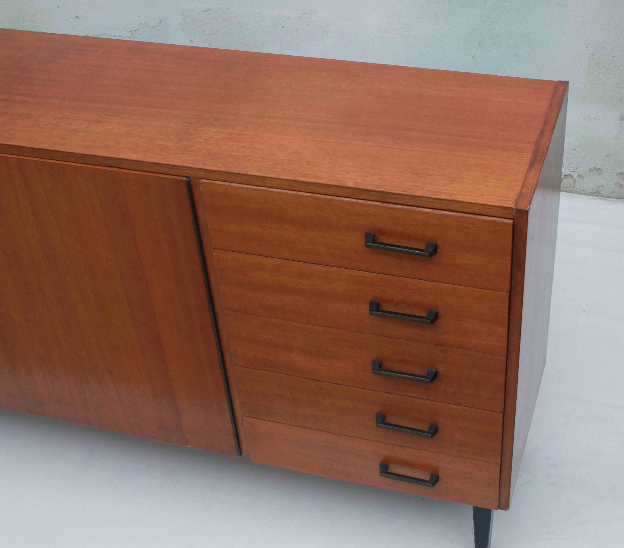 1960s sideboard with 5 drawers in walnut