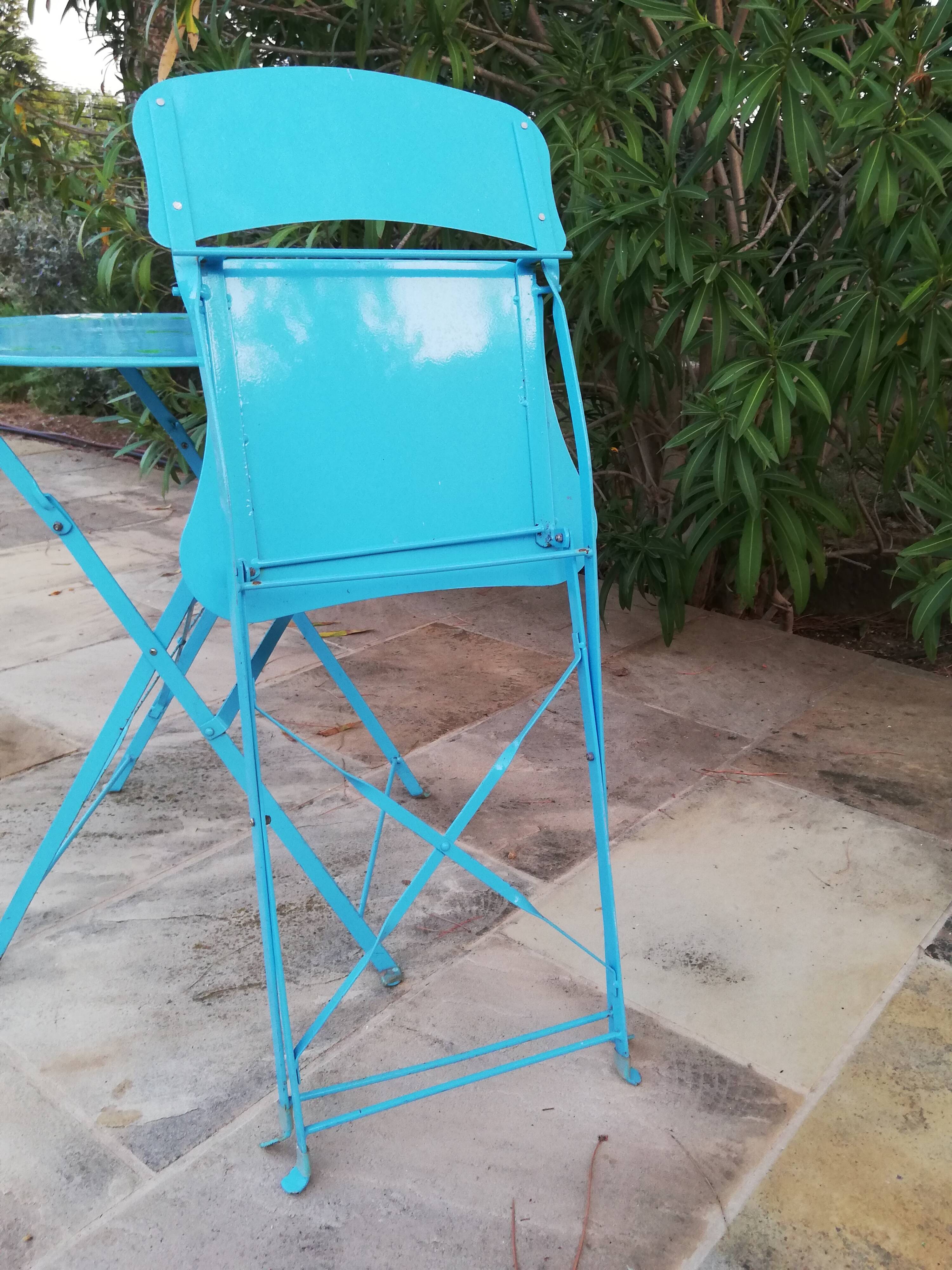 Garden pedestal with chair