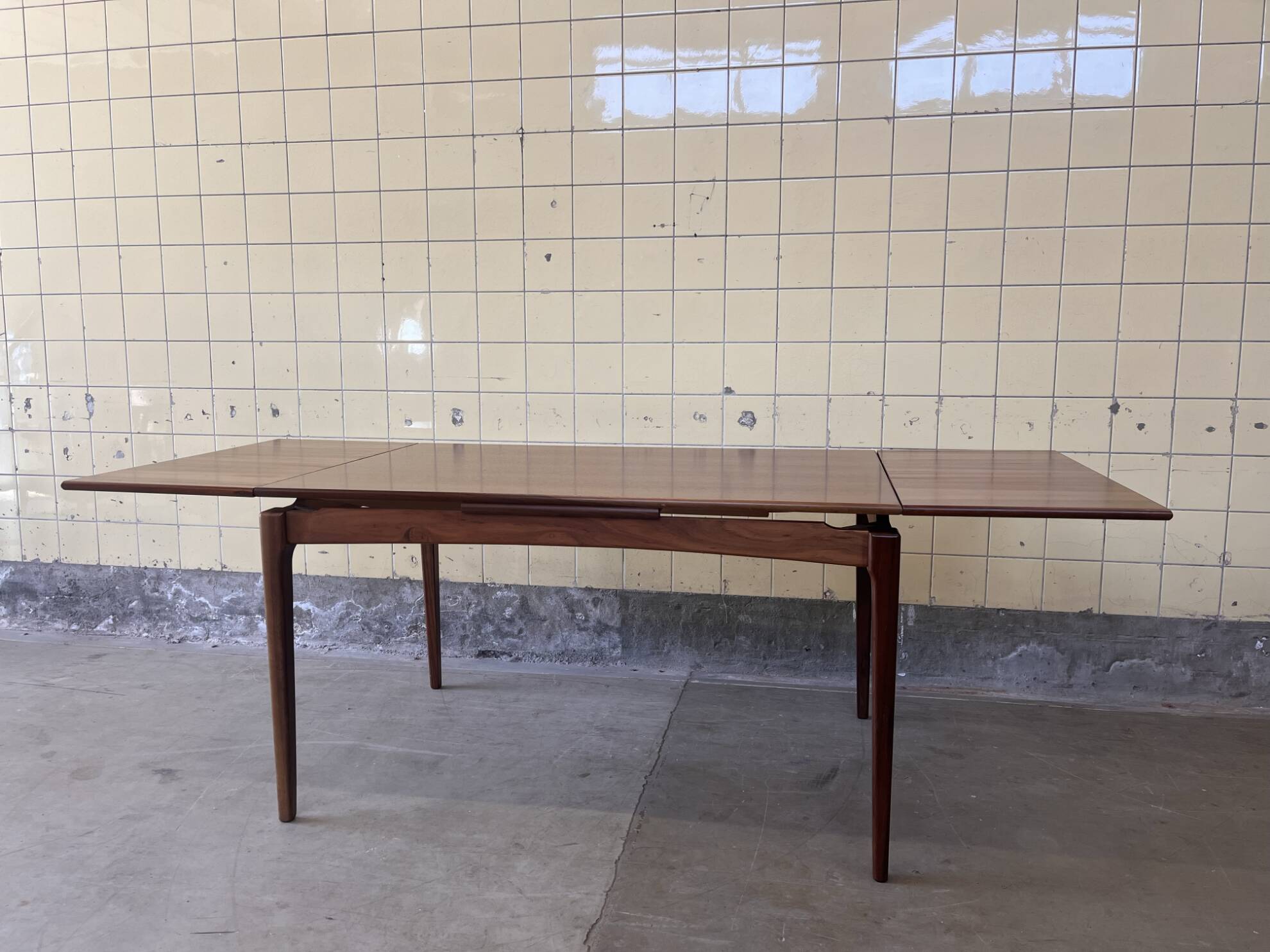 Table à manger en teck vintage