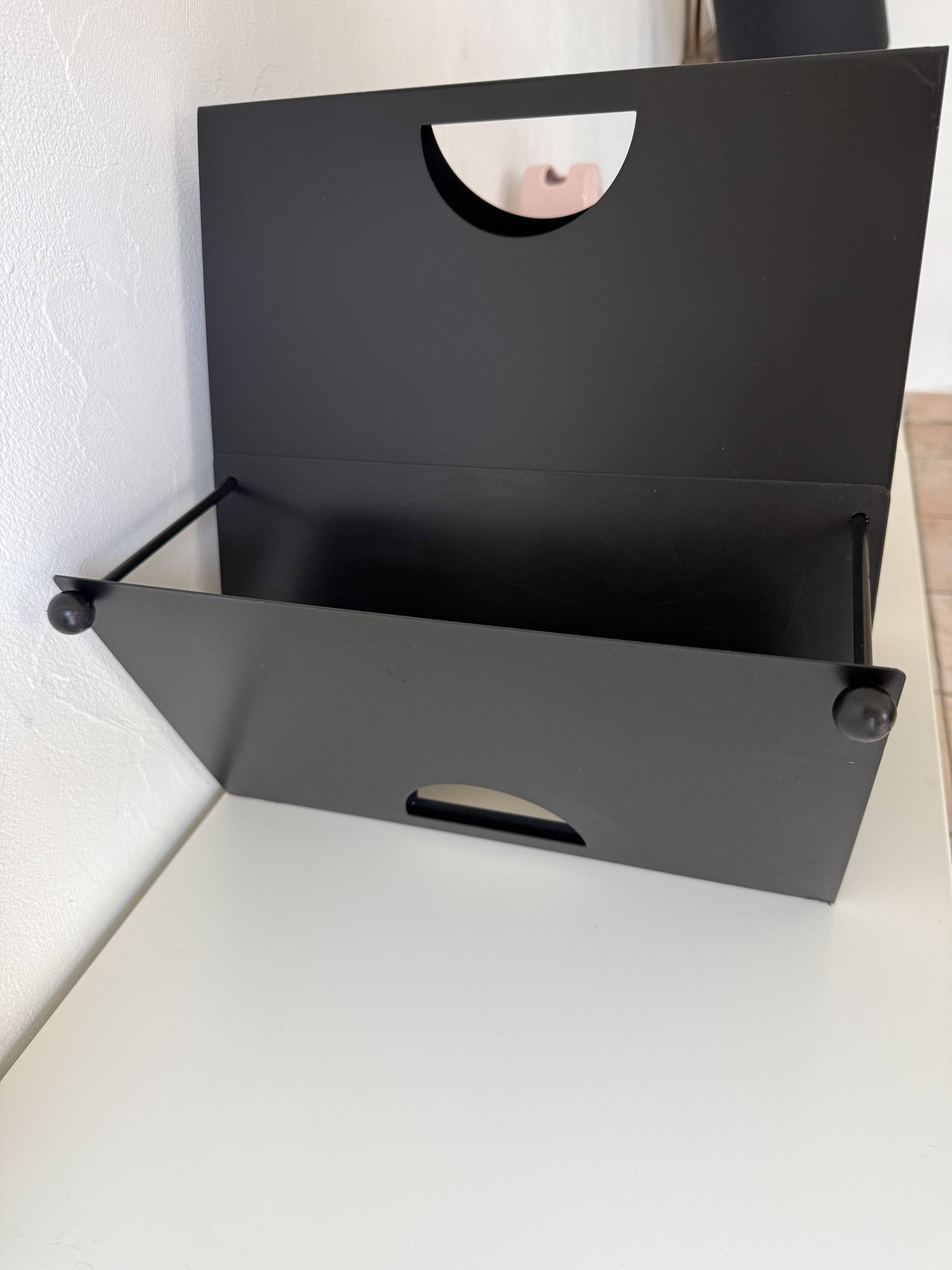 Share magazine rack 80s design Memphis Starck vinyl rack DJ Cassina Flos