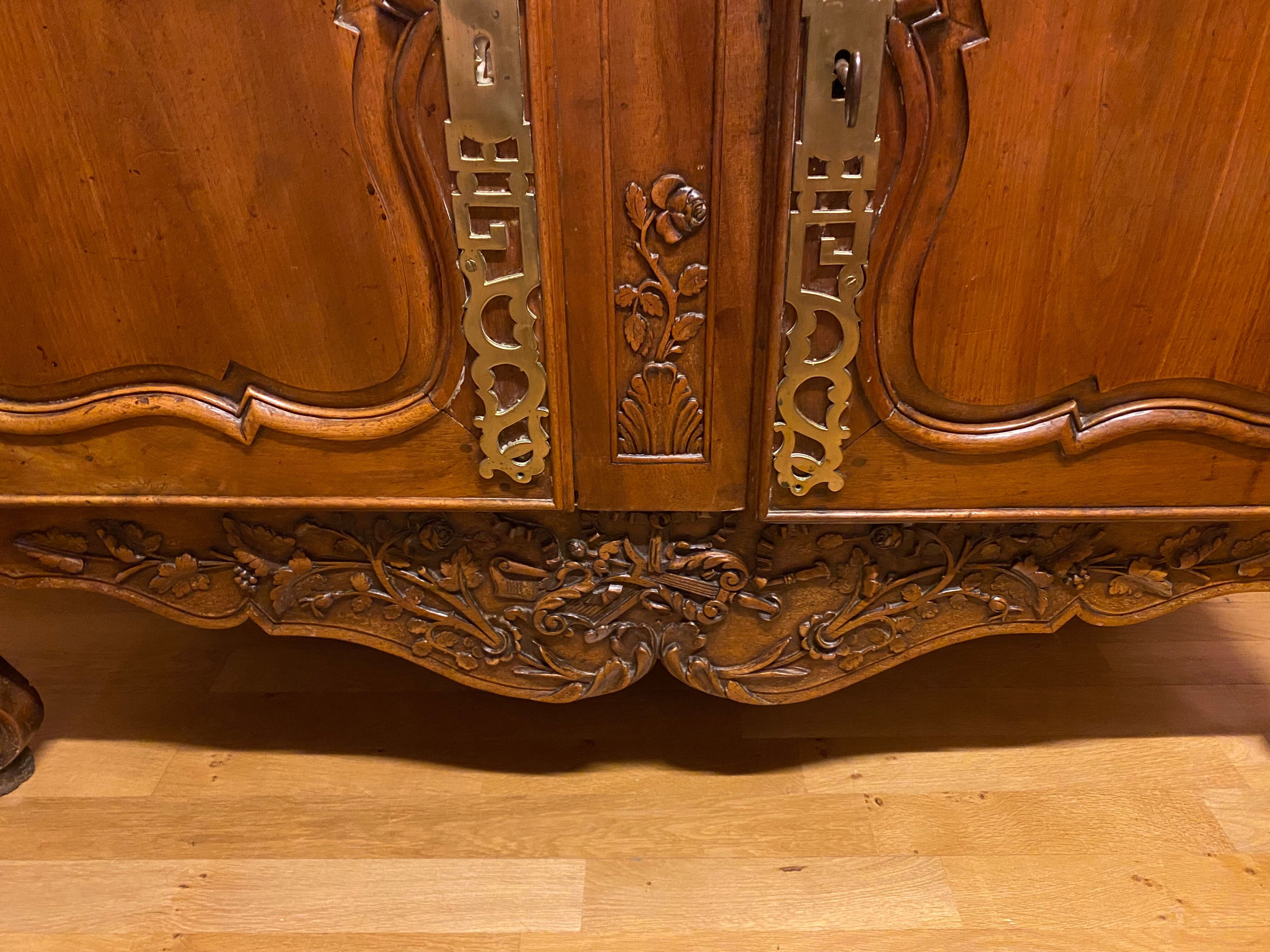 Buffet provençale en noyer XVIII siècle