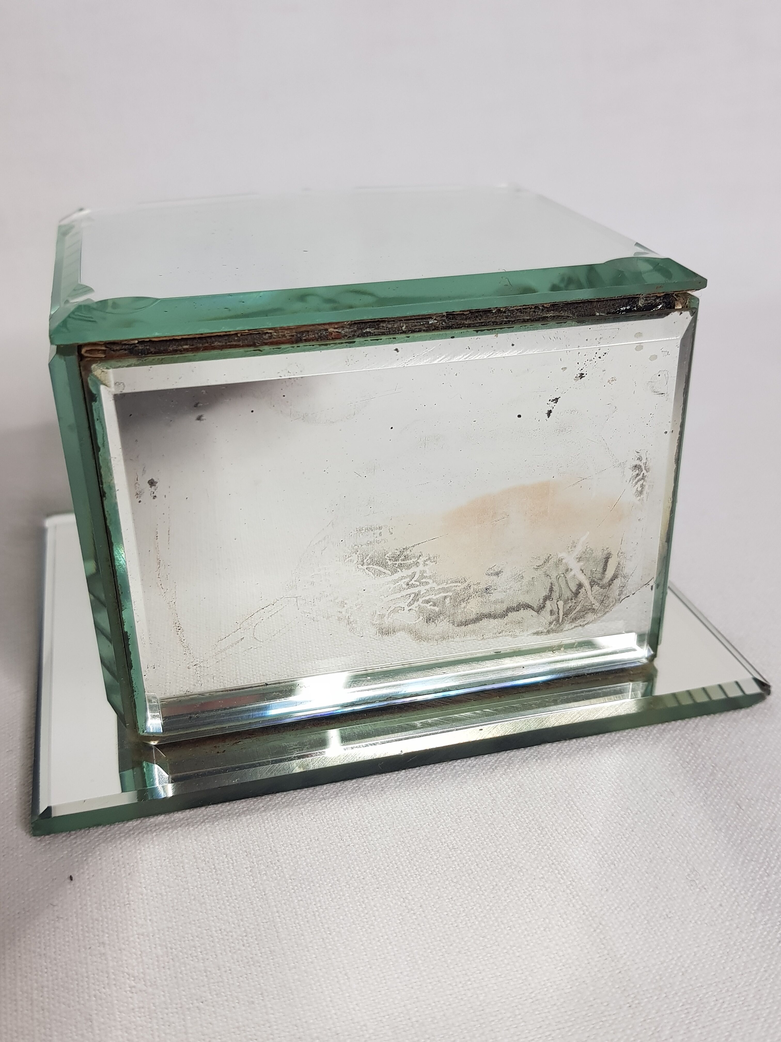 Jewelry box in bevelled glass, mirror, old art deco style