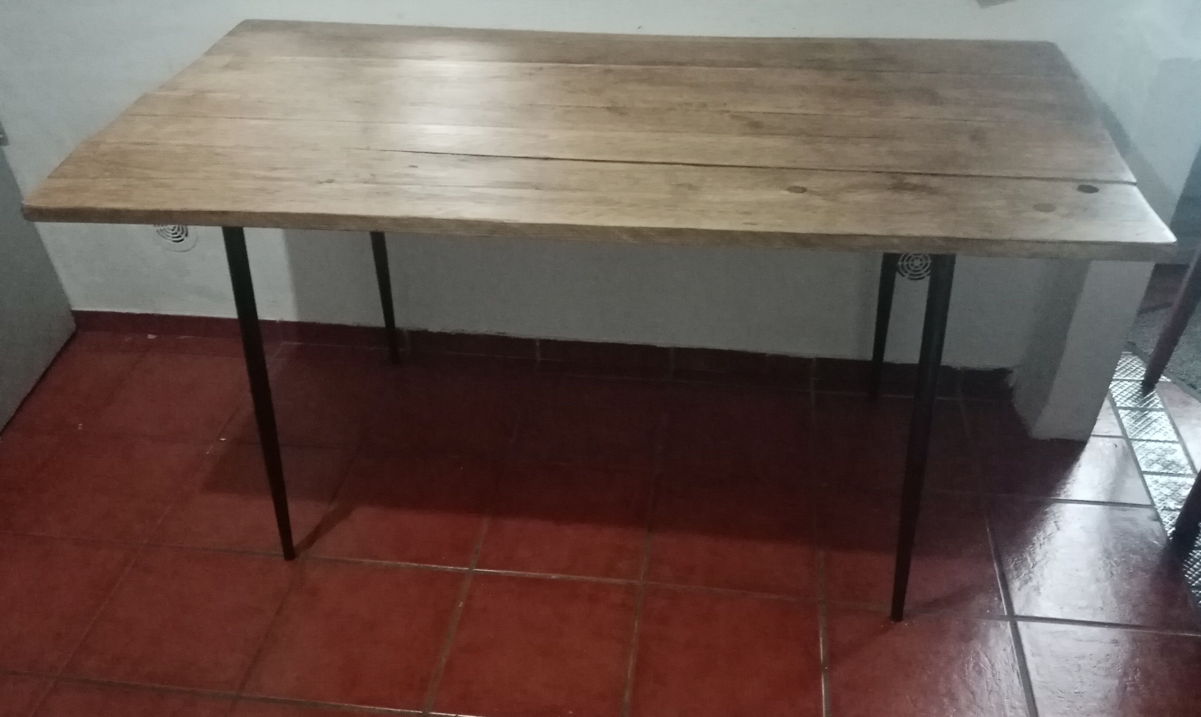Table workshop footing vintage steel tray planks wood planks