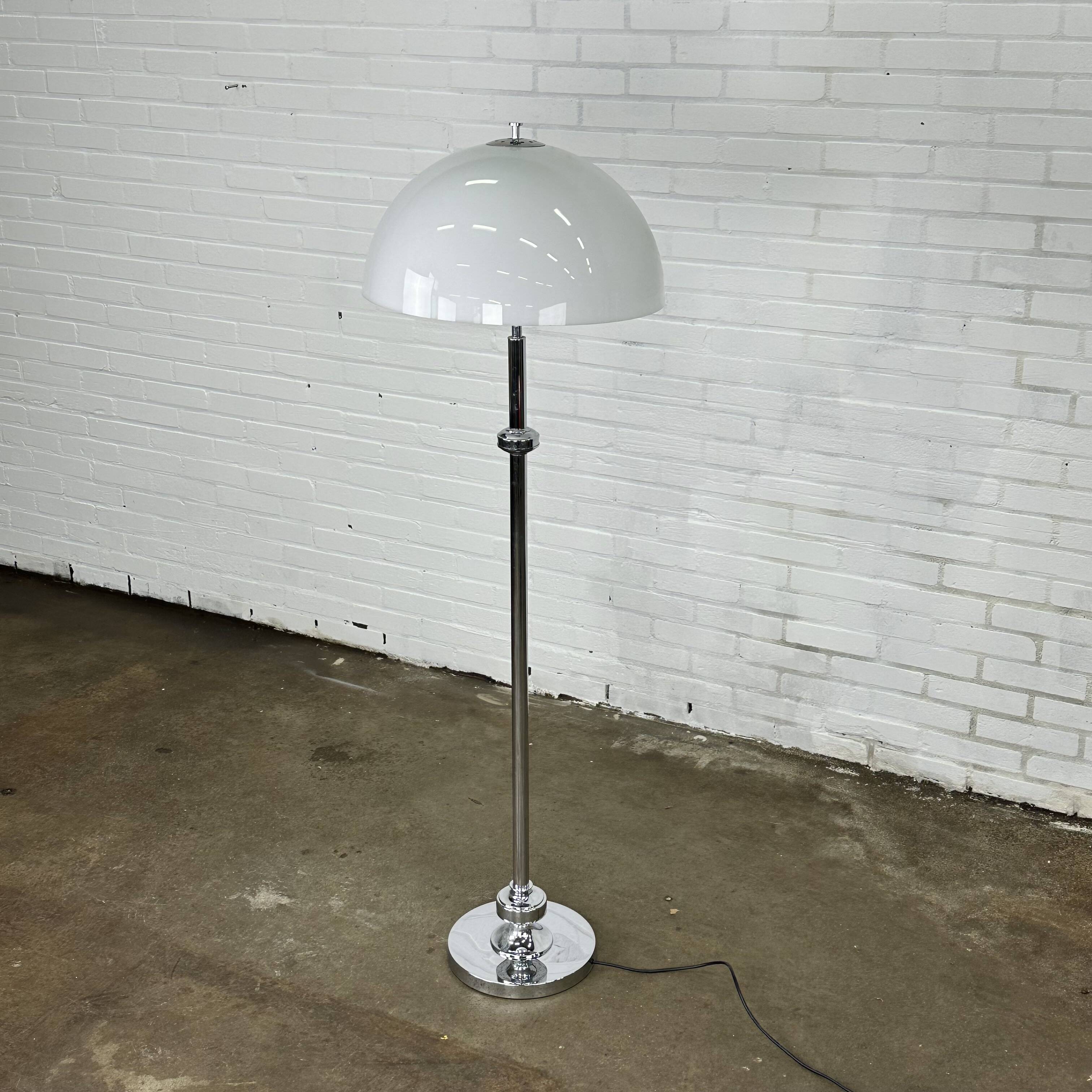 Lampadaire vintage avec abat-jour champignon blanc