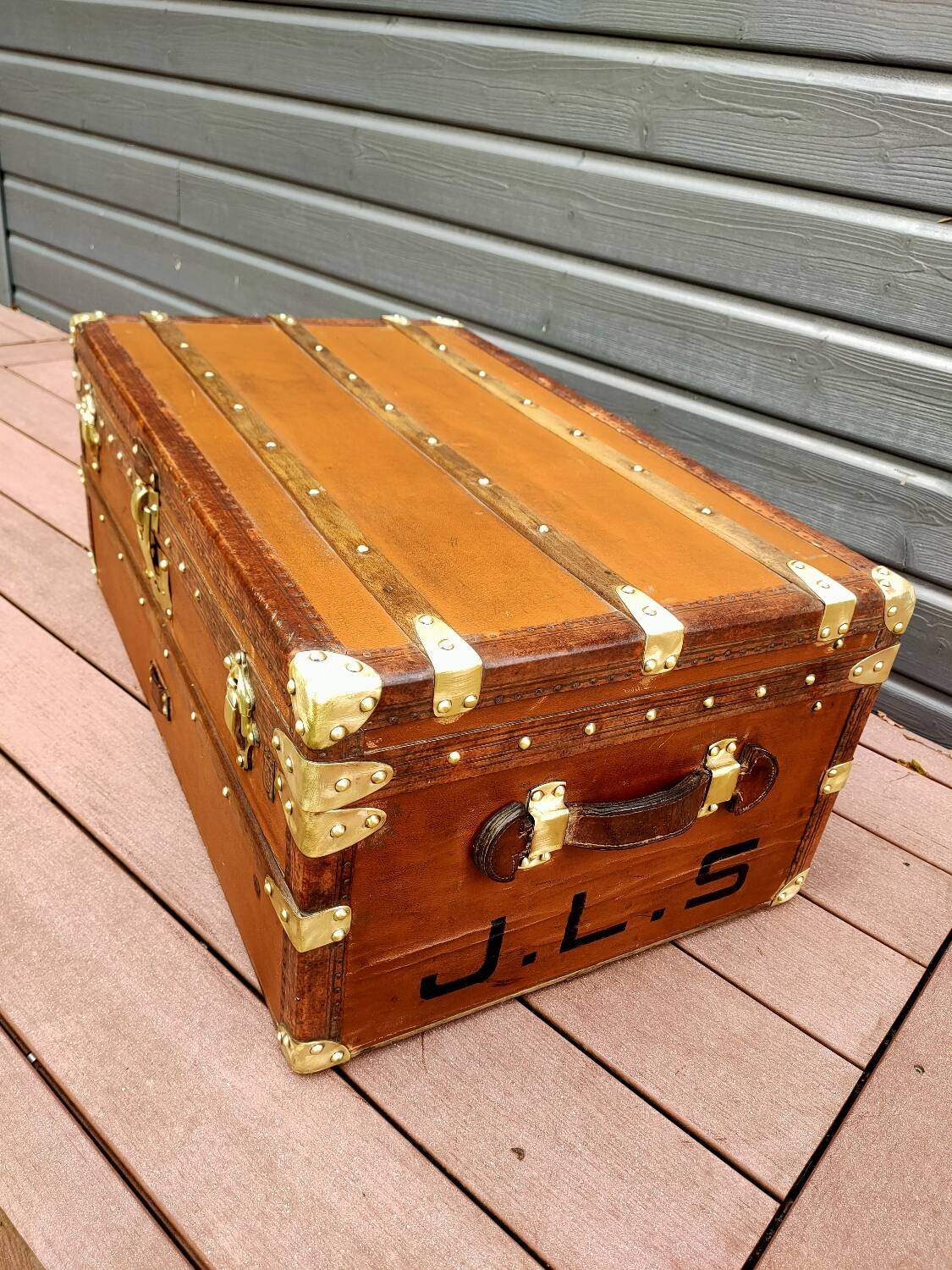 Old Fichet cabin trunk