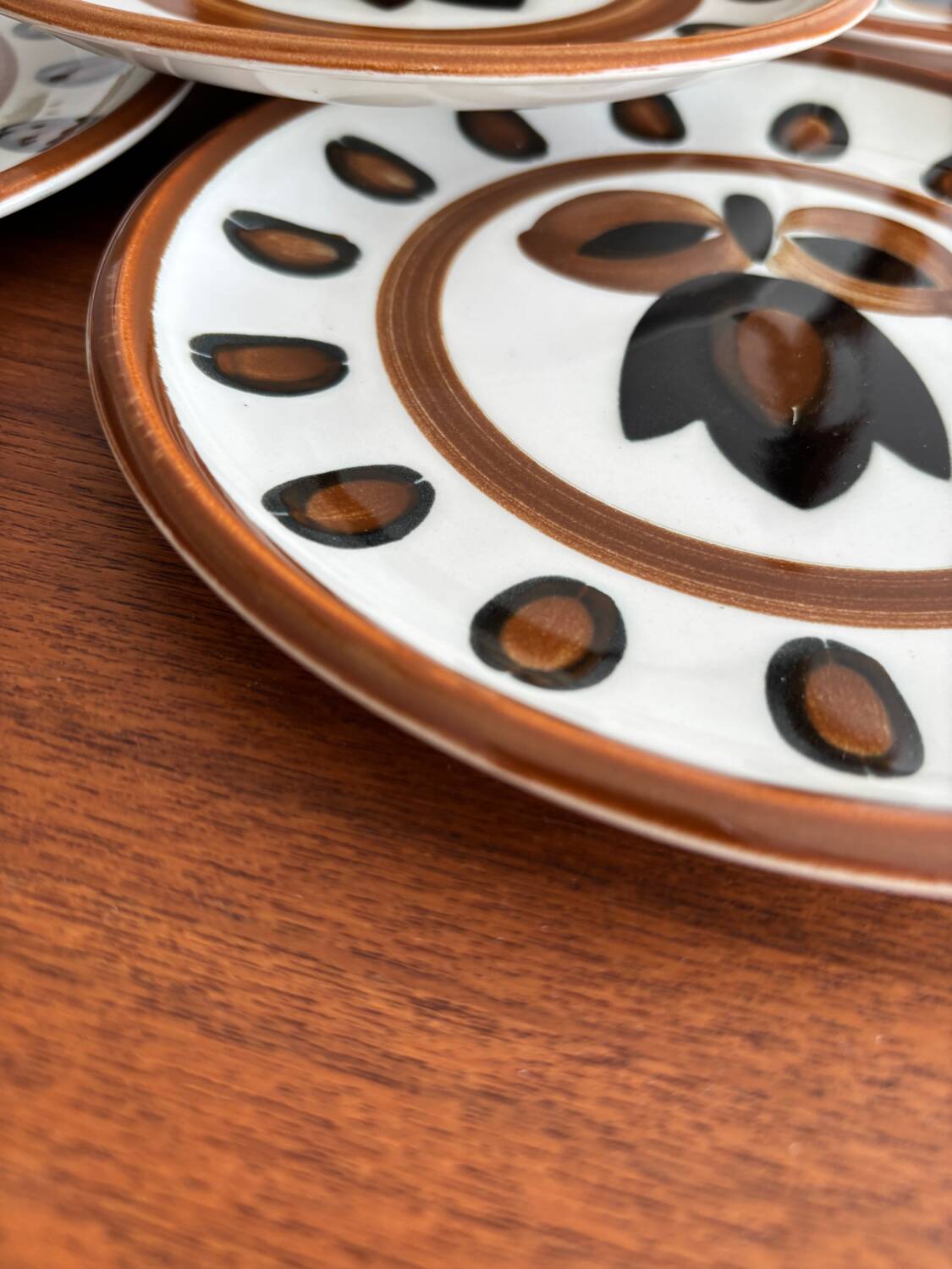 Boch La Louvière vintage dessert plates 1970 model Kimon.
